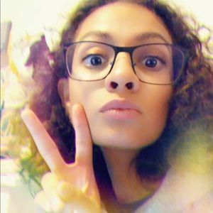 Meet your Posher, Carolina